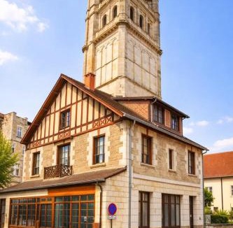 Loches Apartment | Cœur historique de Loches – Tour Saint-Antoine