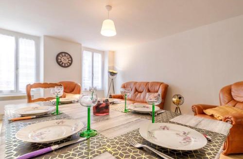 Issoudun Apartment | Cœur Historique, Duplex pour 5