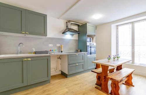 Issoudun Apartment | Cœur Historique, Duplex pour 5