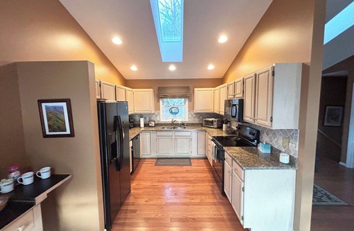 Charter Hills House | C-114 Discounted Concert Packages! Four Bs on Beech Mountain