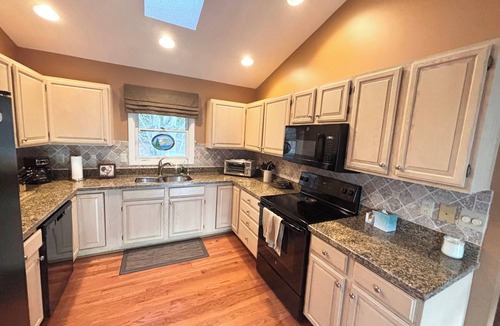 Charter Hills House | C-114 Discounted Concert Packages! Four Bs on Beech Mountain