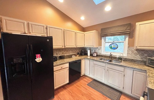 Charter Hills House | C-114 Discounted Concert Packages! Four Bs on Beech Mountain