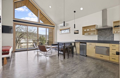 Mosier Cabin | C A M P R A N D O N N E E CABIN 2