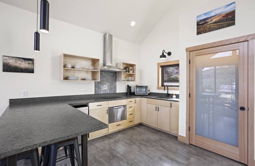 Mosier Cabin | C A M P R A N D O N N E E CABIN 2