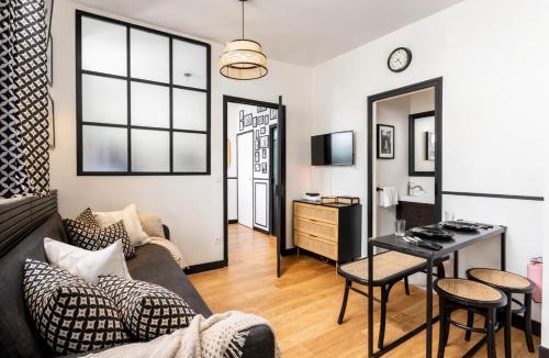 Epinettes Apartment | C Cozy Batignolles Apt, Metro Right at Your Doorstep