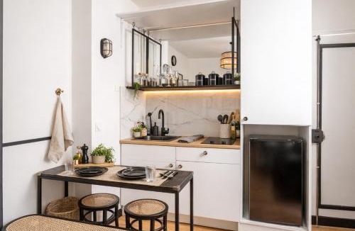 Epinettes Apartment | C Cozy Batignolles Apt, Metro Right at Your Doorstep