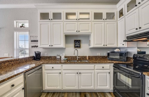 El Centro Beach Condo | C Dreams by Book That Condo