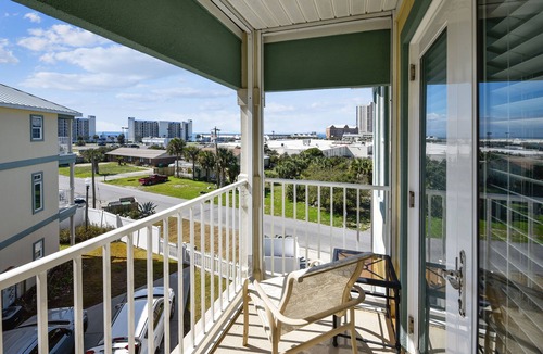 El Centro Beach Condo | C Dreams by Book That Condo