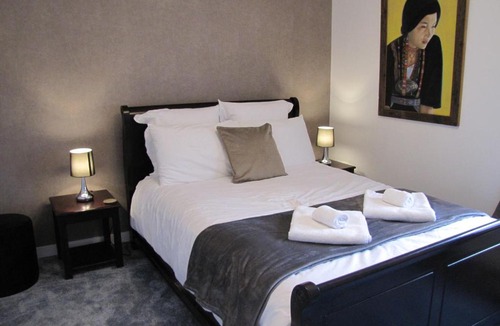 Saint-Malo-des-Trois-Fontaines Bed & Breakfast | C'est la vie