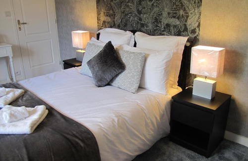 Saint-Malo-des-Trois-Fontaines Bed & Breakfast | C'est la vie