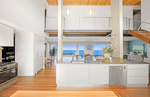 Wamberal House | C'EST LA VIE| Beachfroont , Pool | Accom Holidays