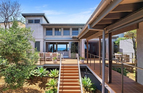 Wamberal House | C'EST LA VIE| Beachfroont , Pool | Accom Holidays