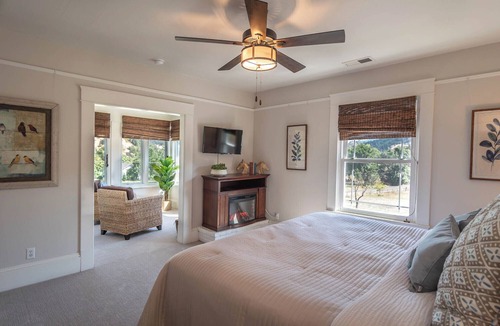 Roseburg Bed & Breakfast | C.H. Bailey House