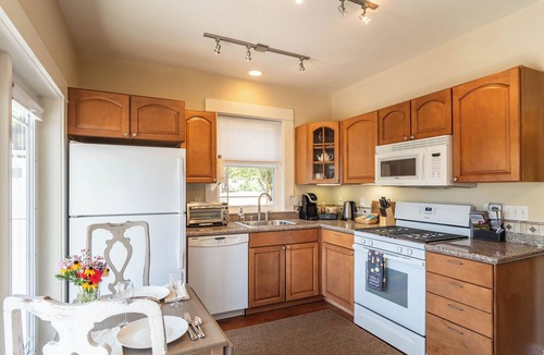 Roseburg Bed & Breakfast | C.H. Bailey House