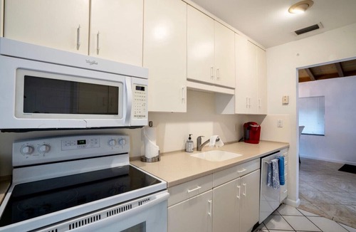 Hendricks and Venice Isles Apartment | C lg 1bed on the water