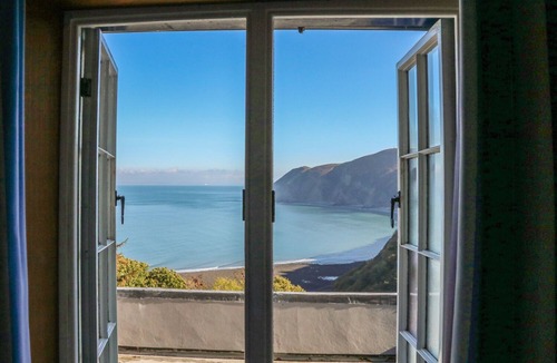 Lynton Apartment | C S LEWIS BALCONY in Lynton