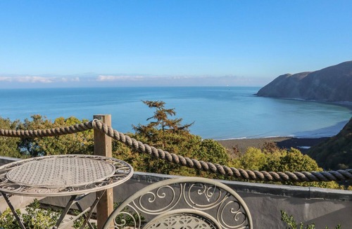Lynton Apartment | C S LEWIS BALCONY in Lynton