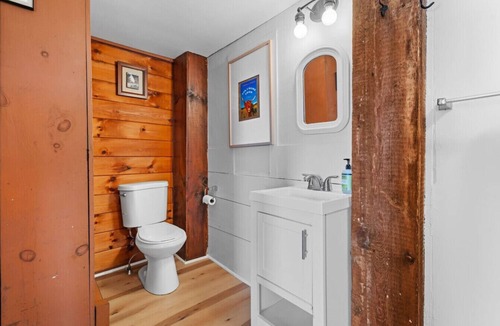 Loudon Other | C-Sarah Whitehouse Suite