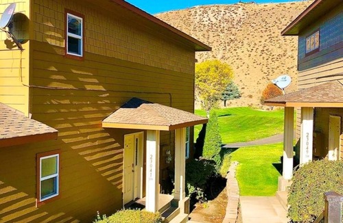 Quincy House | C03 Spacious 3BR Townhouse on the Golf Course