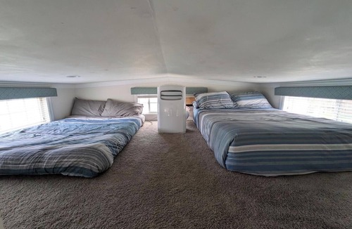 Sherrills Ford Cabin | C15 Lake Front Tiny Home, 1 Bedroom/Loft