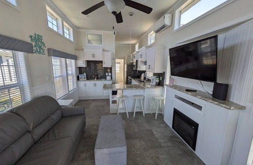 Sherrills Ford Cabin | C16-Lakefront Tiny Home on Lake Norman