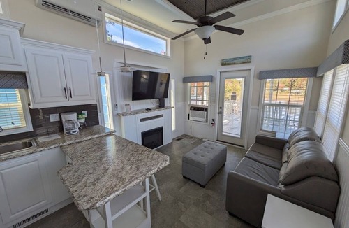 Sherrills Ford Cabin | C16-Lakefront Tiny Home on Lake Norman