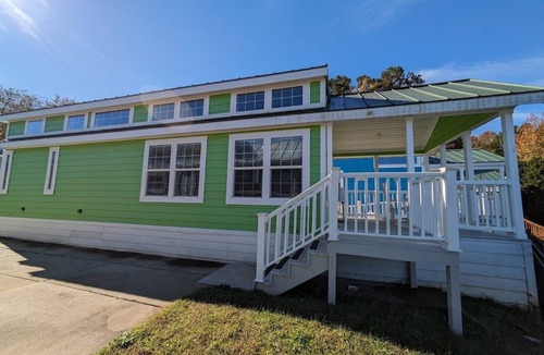 Sherrills Ford Cabin | C16-Lakefront Tiny Home on Lake Norman