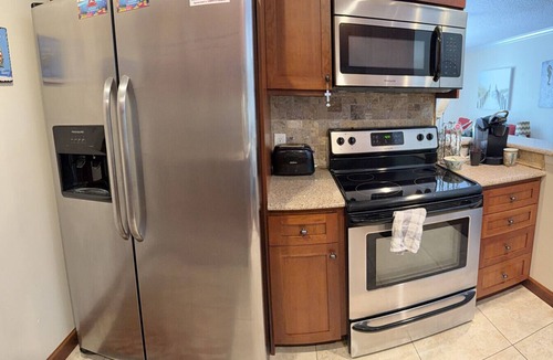 Demere Park Condo | C2 Pet-friendly, 1 BR, 1 BA, sleeps 5