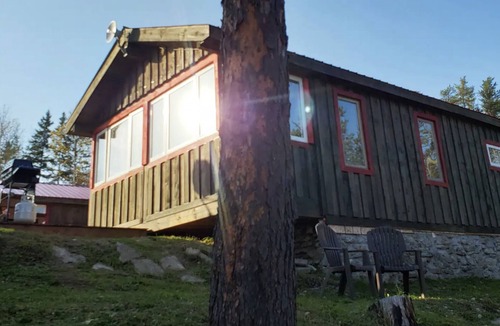 Coleman Cabin | C5 - Cozy Lakeside Cottage in Temiskaming Shores
