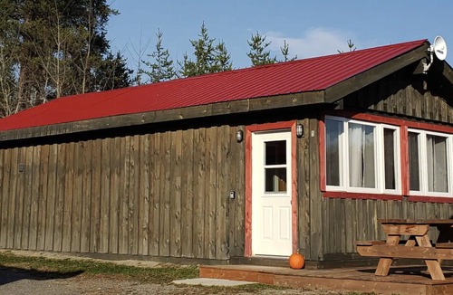 Coleman Cabin | C5 - Cozy Lakeside Cottage in Temiskaming Shores
