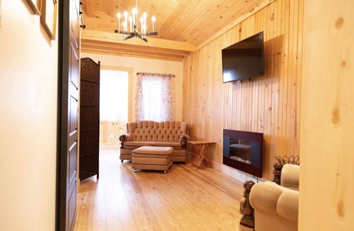 Coleman Cabin | C5 - Cozy Lakeside Cottage in Temiskaming Shores
