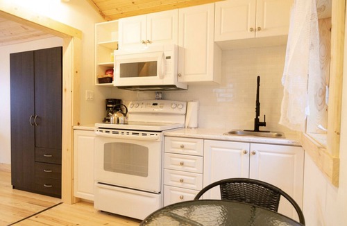 Coleman Cabin | C8 - Cozy Lakefront Cottage in Temiskaming Shores