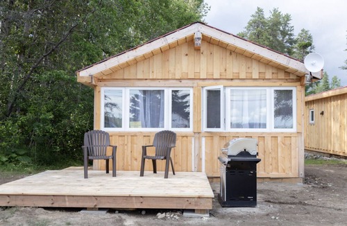 Coleman Cabin | C8 - Cozy Lakefront Cottage in Temiskaming Shores