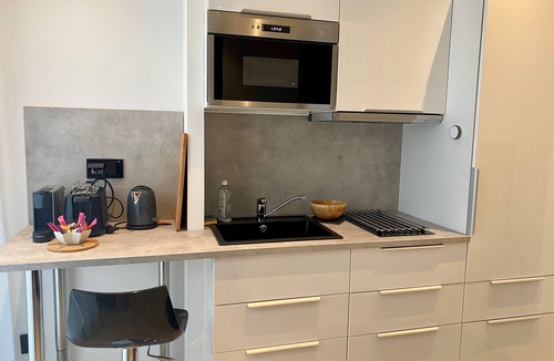 15th Arrondissement Apartment | C9 Mini Studio Design 175Blo-Paris Convention