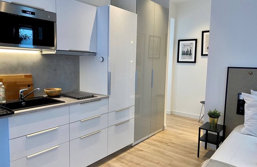 15th Arrondissement Apartment | C9 Mini Studio Design 175Blo-Paris Convention