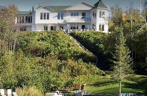 Ferme-Neuve Apartment | Unit B - 2 Bedrooms Private/Beachfront/Kayaks,/Starlink Internet