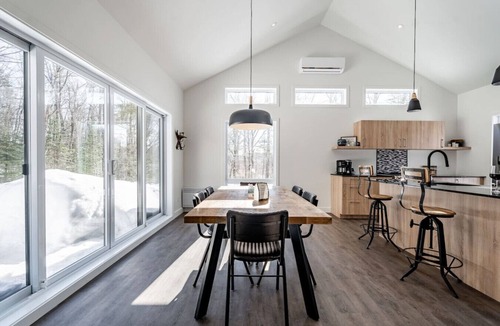 Pine Hill Ski Chalet | Private Hot Tub | Hiking | Skiing | Roitelet