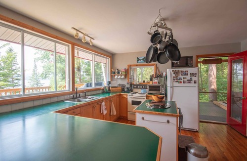Madawaska Valley Cottage | Idyllic island cottage on pristine Paugh Lake
