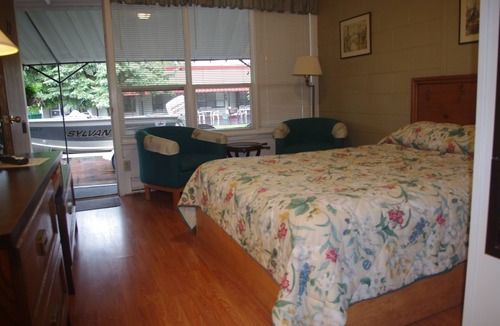 Ivy Lea Hotel | Capricorn Motel Royale Thousand Islands