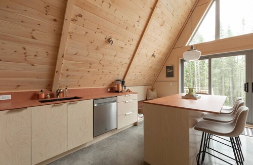 Ste-Lucie-des-Laurentides Cabin | Canadian Classic | Spa Sauna Fire Forest