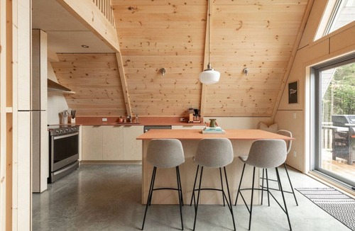 Ste-Lucie-des-Laurentides Cabin | Canadian Classic | Spa Sauna Fire Forest