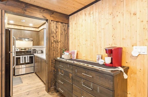 Sainte-Lucie-des-Laurentides Cabin | Cabine du Lac - Lakeview, Fire Pit & Stargazing