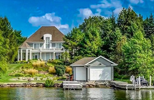 Kawartha Lakes Cottage | 6 Bdrm 6 Bath Lakefront cottage on Balsam Lake