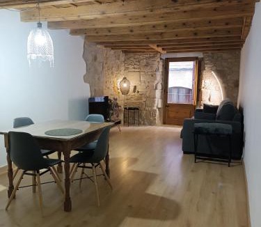 Solsona Apartment | Ca la Francisqueta, La Tina i el Deso Apartament amb encant a Solsona