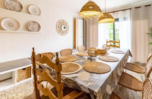 Quart Ski Chalet | Ca La Iaia – Casa con piscina y jardín