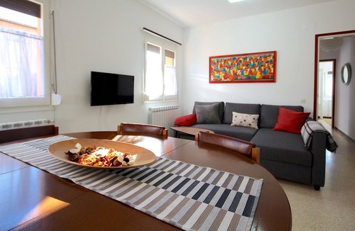 Salas de Pallars Apartment | Ca La Lluisa - holiday apartment