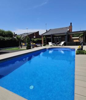 Vidreres House | Ca La Mary
