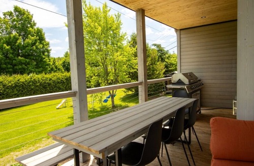 Lambton House | La Maison de Cedre - Moderne, Spa, Bord de l'eau