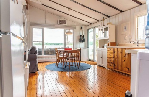 Rideau Lakes House | Barber Pointe Cottage