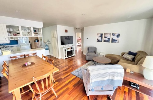 Rideau Lakes House | Bay Breeze | Waterfront Cottage on Sand Lake